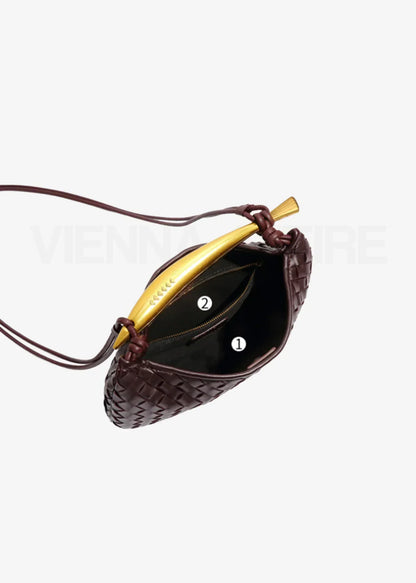 Alejandra – Bolso trenzado con asa dorada