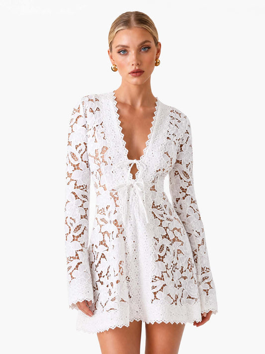 Mini Vestido de Encaje con Escote en V