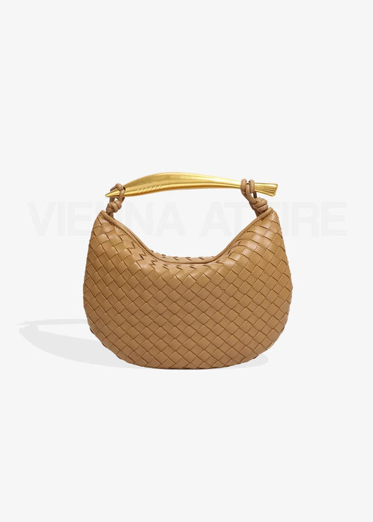 Alejandra – Bolso trenzado con asa dorada
