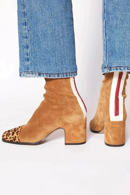 Ava | Botines Elegantes con Tacón Cuadrado
