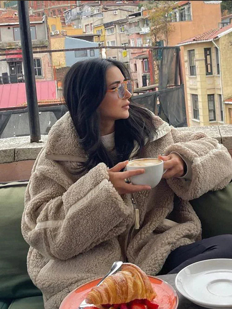 Silvia | Chaqueta Teddy Oversize de Cuello Alto