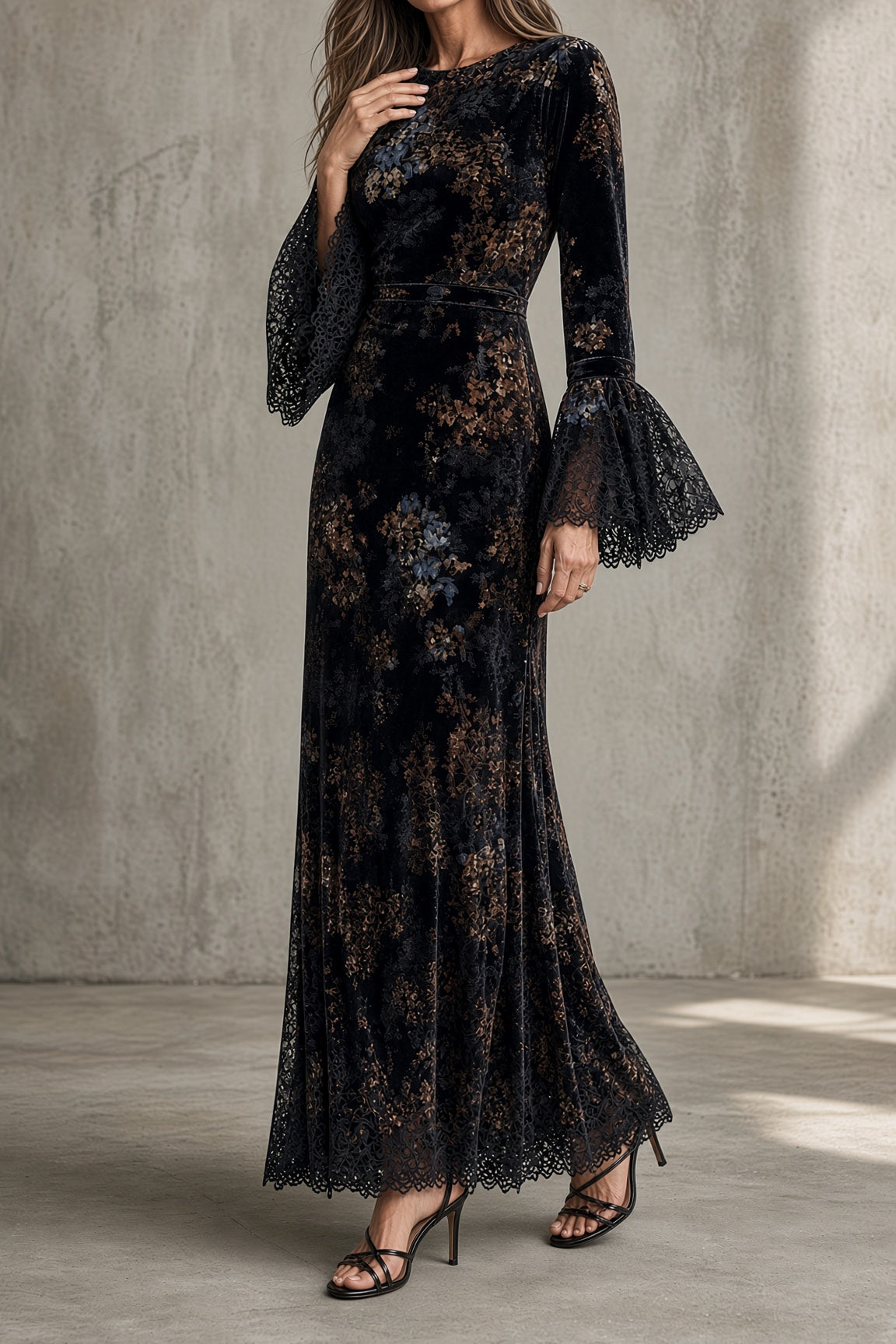 Luna | Vestido largo de terciopelo con mangas de encaje