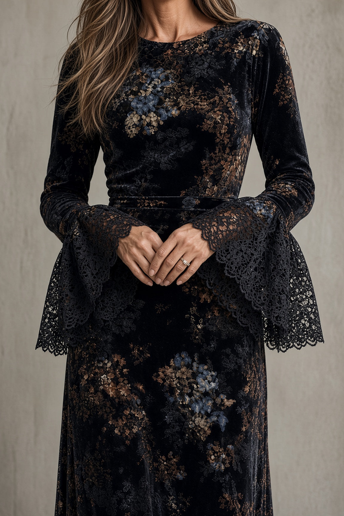 Luna | Vestido largo de terciopelo con mangas de encaje