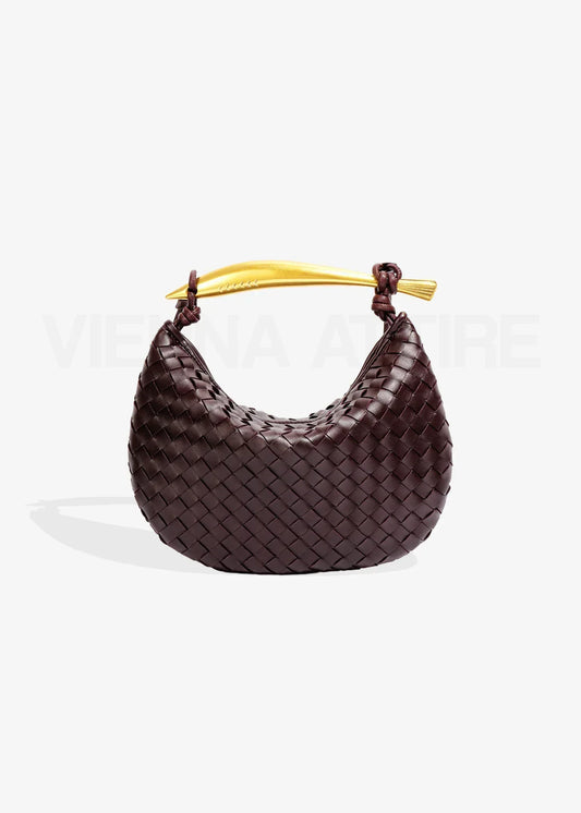 Alejandra – Bolso trenzado con asa dorada