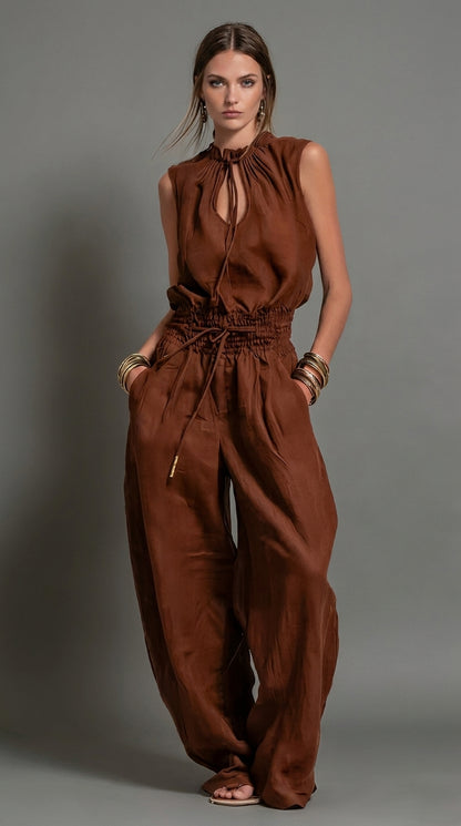 Zenaide | Mono Color Camel con Cuello Alto Anudado y Pernera Ancha