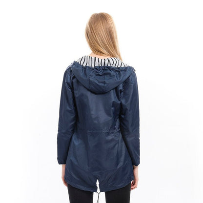 Margaret | Impermeable con Capucha y Cordón Ajustable